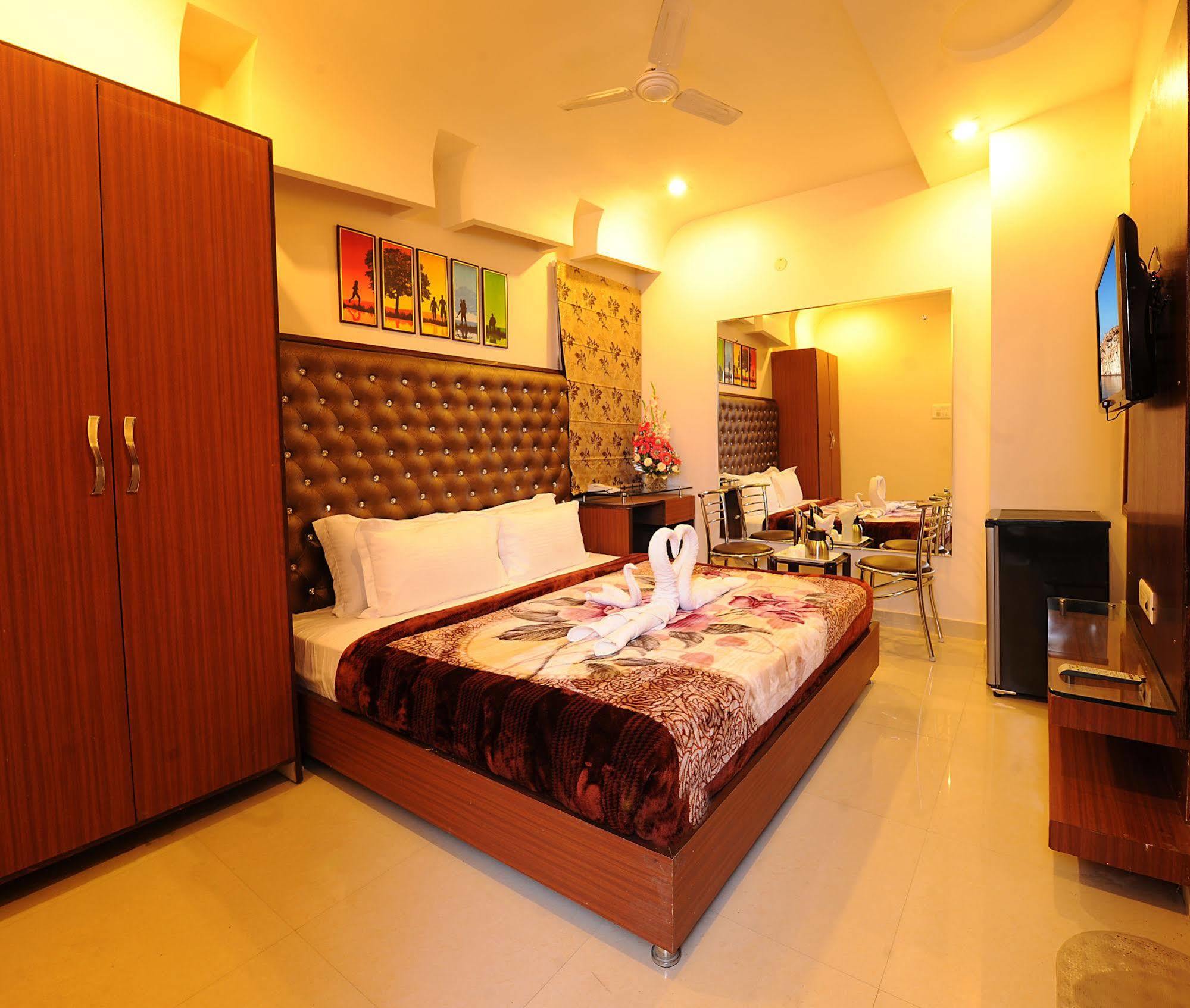 Hotel Pearl Inn & Suites Amritsar Esterno foto