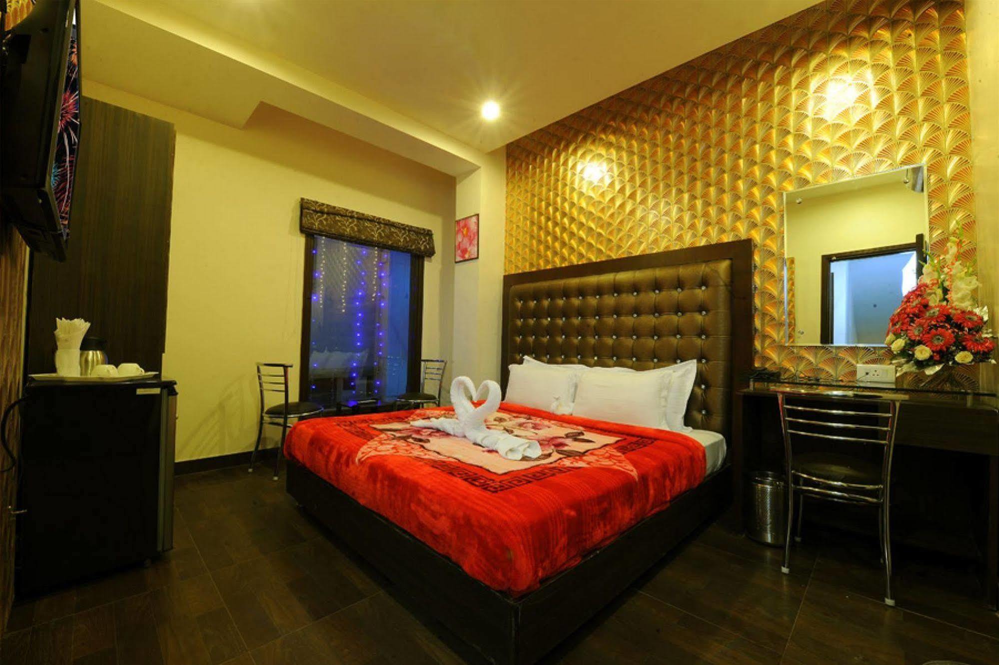 Hotel Pearl Inn & Suites Amritsar Esterno foto
