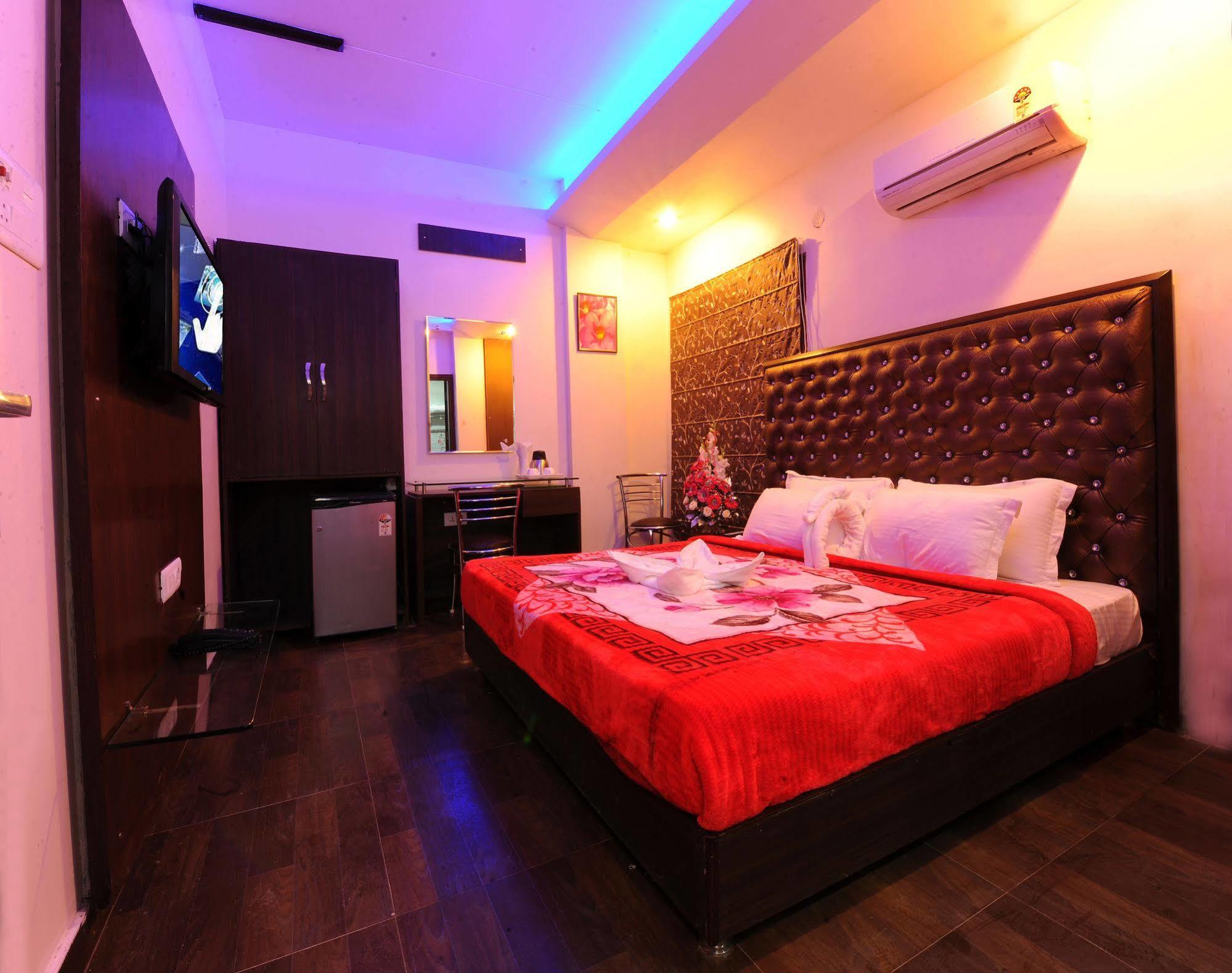 Hotel Pearl Inn & Suites Amritsar Esterno foto