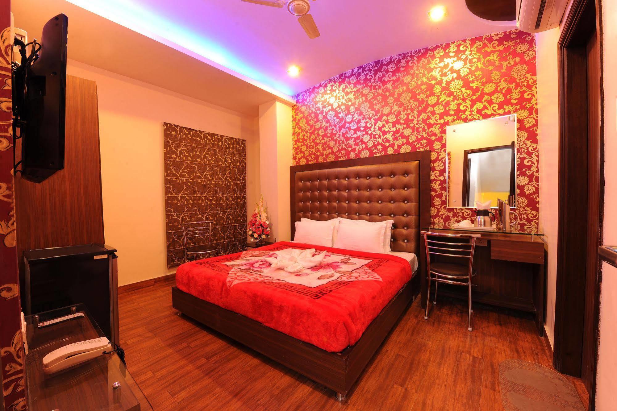 Hotel Pearl Inn & Suites Amritsar Esterno foto