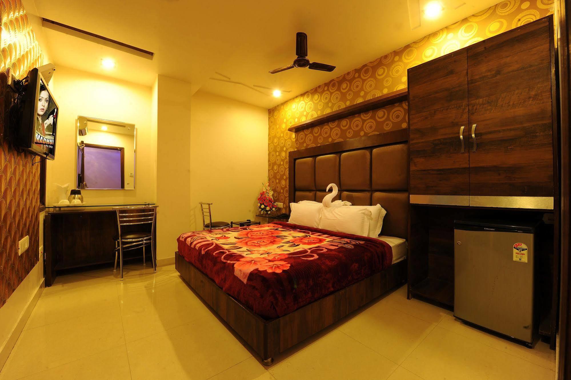 Hotel Pearl Inn & Suites Amritsar Esterno foto