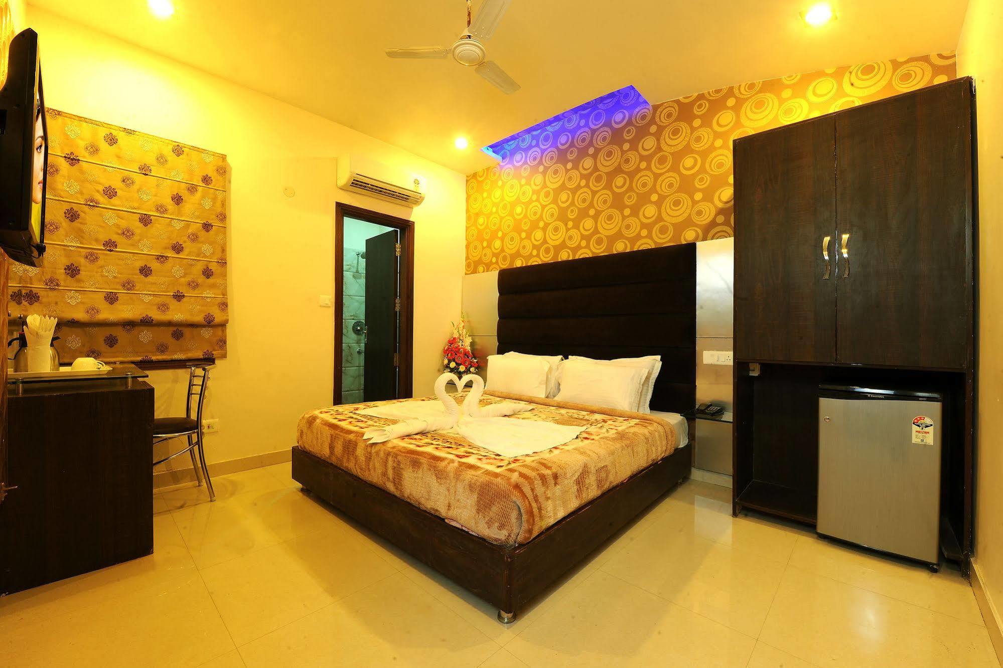 Hotel Pearl Inn & Suites Amritsar Esterno foto