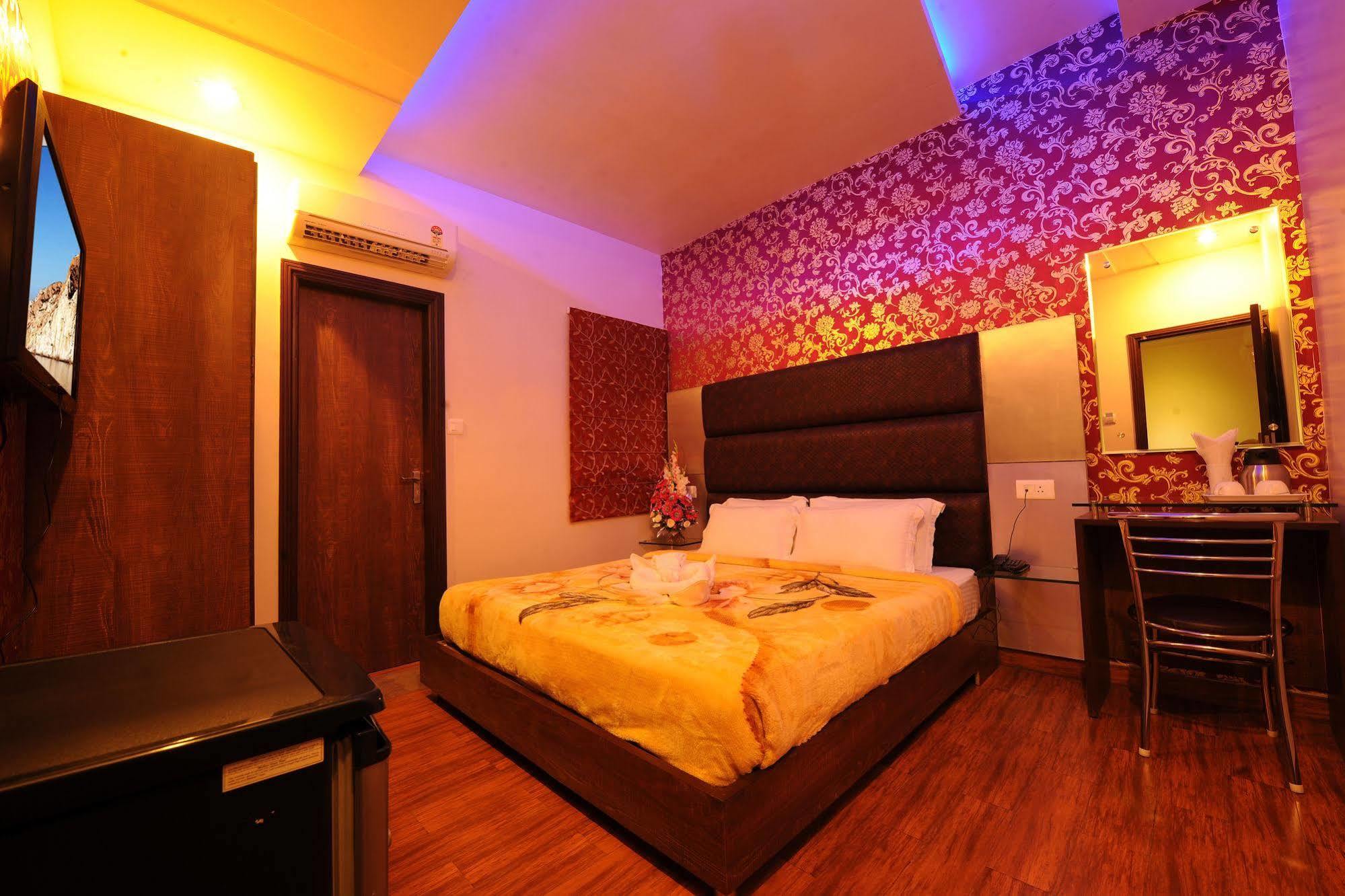 Hotel Pearl Inn & Suites Amritsar Esterno foto