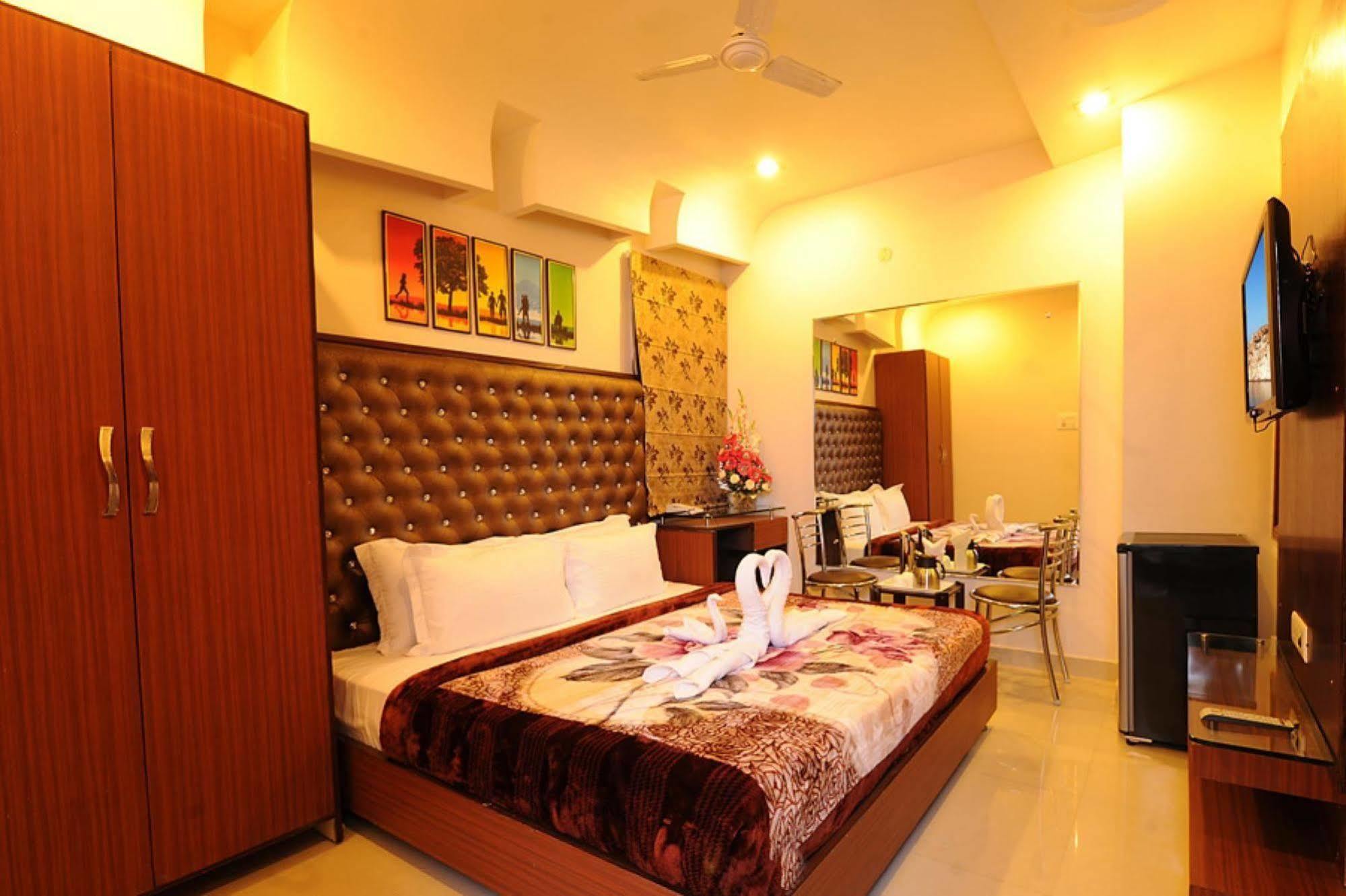 Hotel Pearl Inn & Suites Amritsar Esterno foto
